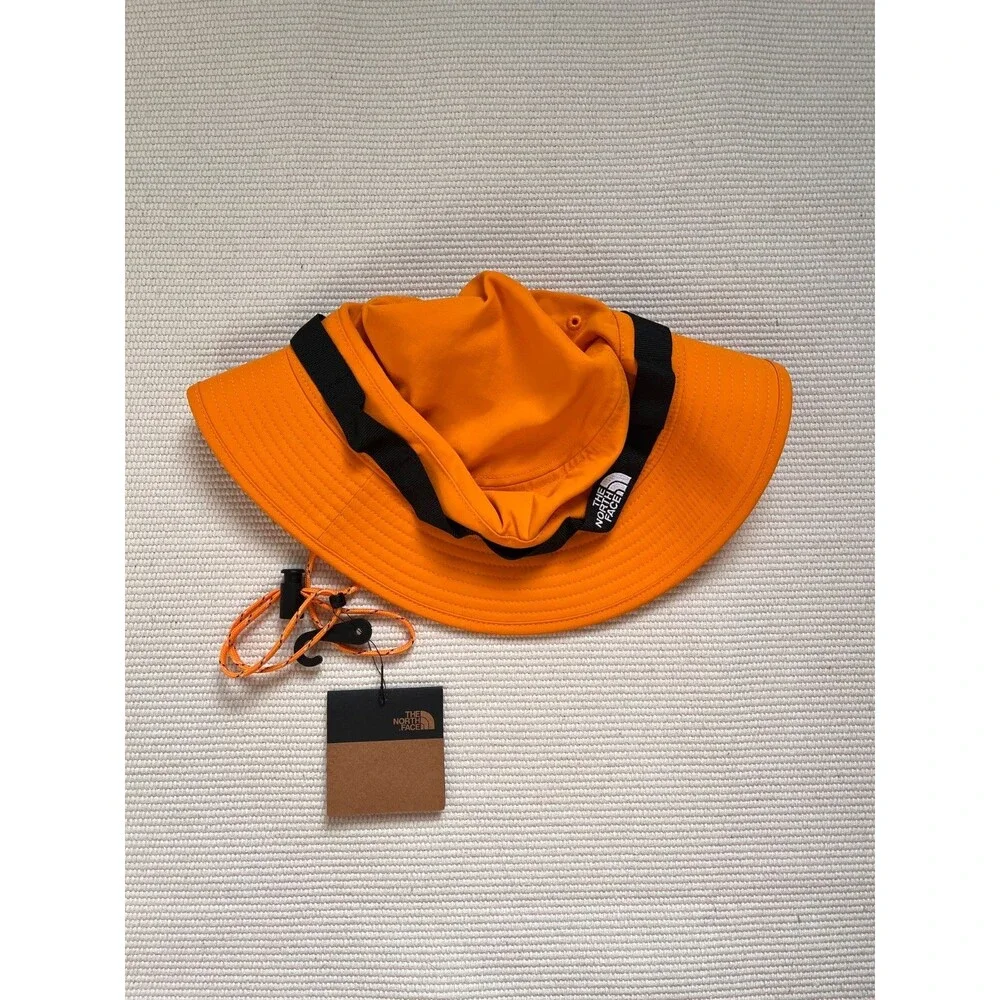 The North Face Class V Brimmer Hat in Flame Orange Size S/M NEW!